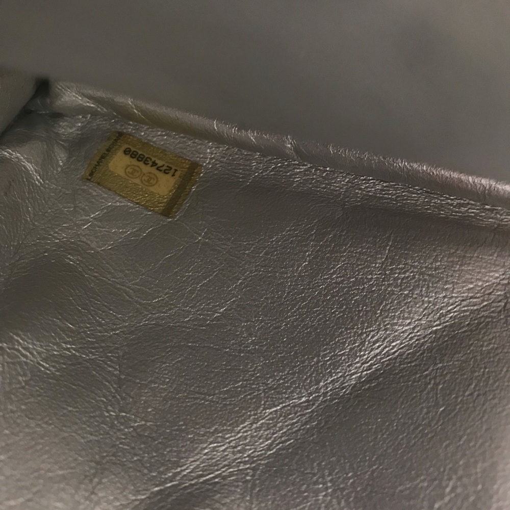 Beautiful jumbo silver Chanel 🥰 - Picture 7 of 13